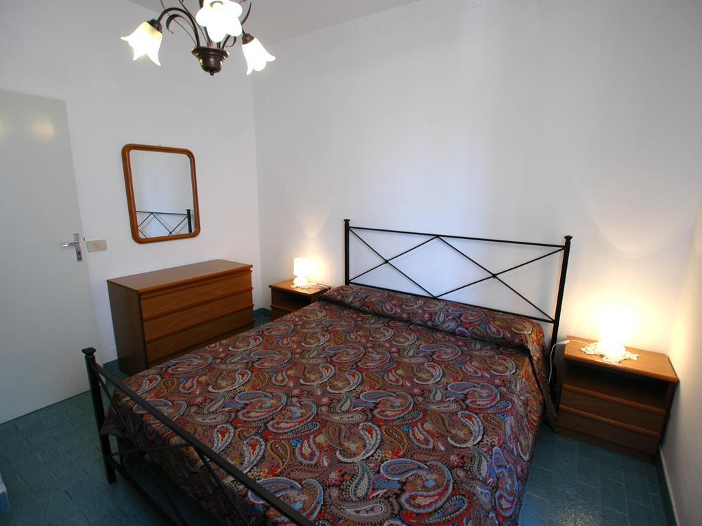 Casa Del Mandorlo Apartment Марина ди Кампо Стая снимка
