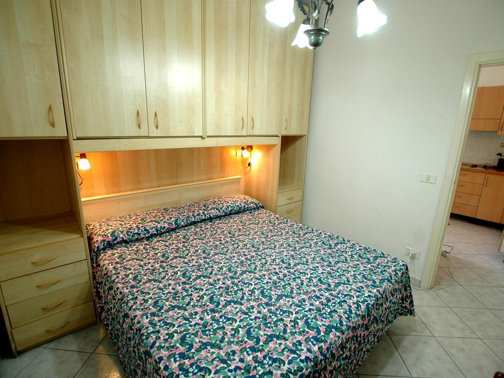 Casa Del Mandorlo Apartment Марина ди Кампо Стая снимка