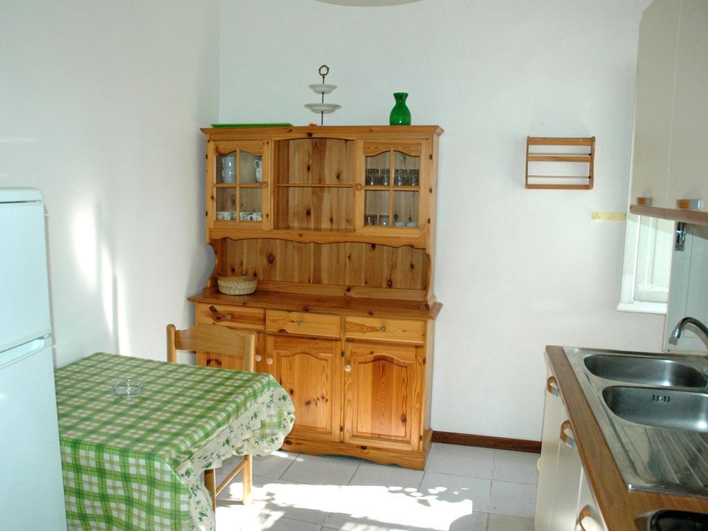 Casa Del Mandorlo Apartment Марина ди Кампо Стая снимка